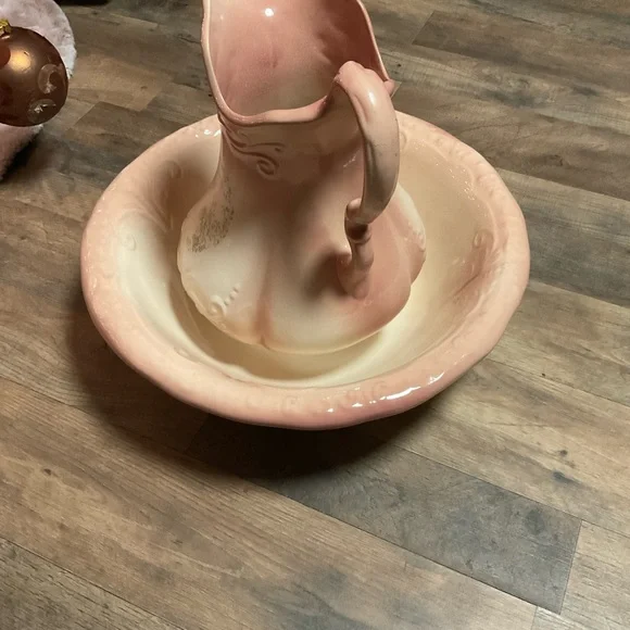 Pitcher & wash bowl 1940’s century mint condition